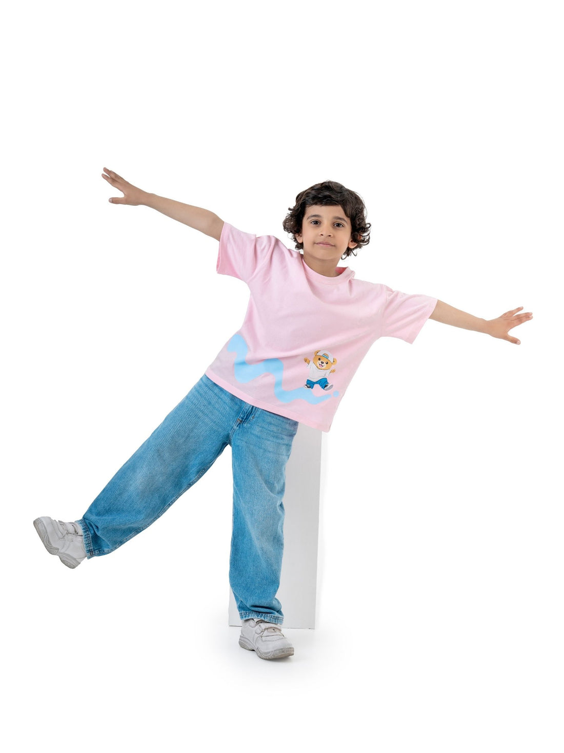 Unisex Oversized T-shirt "Happy Hop Bear"